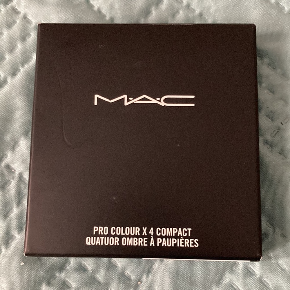 Mac Pro Colour x 4 Make Up compact - Picture 6 of 6
